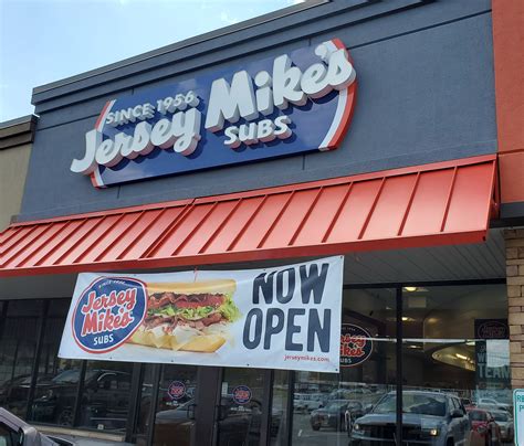 restaurants near jersey mike's arena